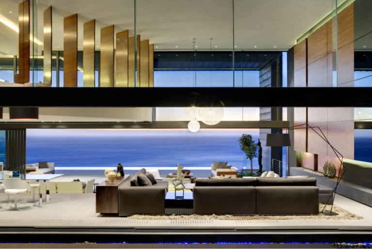 Seascape Serenity: Nettleton Villa's Scenic Escape in Clifton
