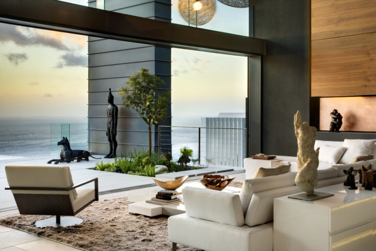 Luxury Reimagined: Your Getaway to Nettleton Villa in Clifton
