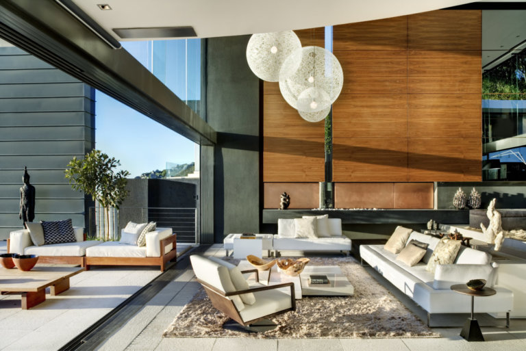 Coastal Opulence: Embracing Nettleton Villa's Allure in Clifton