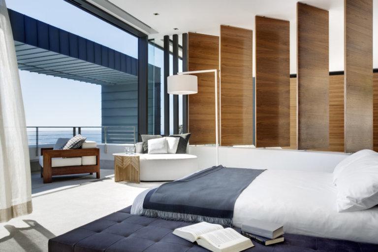 Captivating Panoramas & Refined Living: Nettleton Villa's Essence