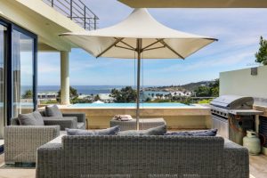 with stunning views of the bay. The villa offers lots of living space for up to 12 people as well as great entertainment features ||17 Geneva Drive