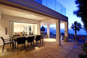 1762-3-bed-holiday-villa-cape-town-outside-seating-area
