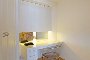 1786-The-Heron-2-Bed-Clifton-Apartment-desk-in-room