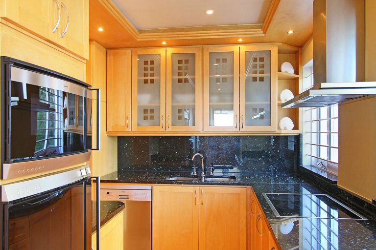 1786-The-Heron-2-Bed-Clifton-Apartment-kitchen-2