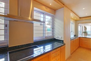 1786-The-Heron-2-Bed-Clifton-Apartment-kitchen