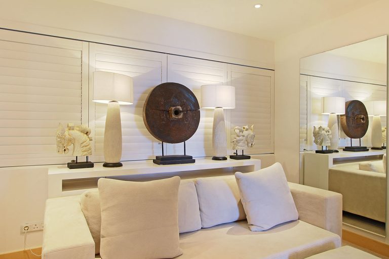 1786-The-Heron-2-Bed-Clifton-Apartment-sofa