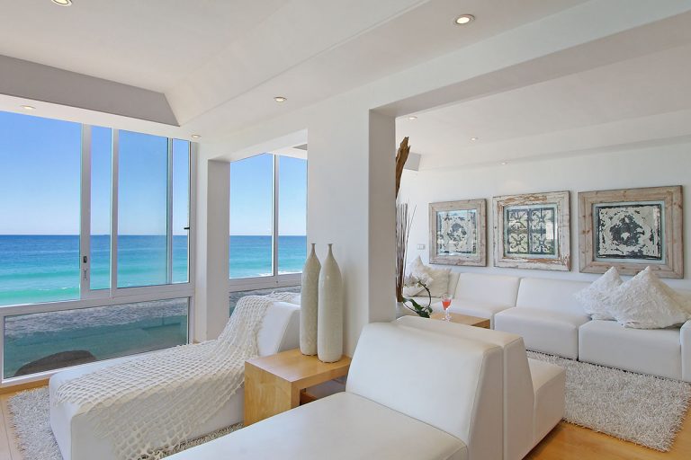 1786-The-Heron-2-Bed-Clifton-Apartment-white-loungers
