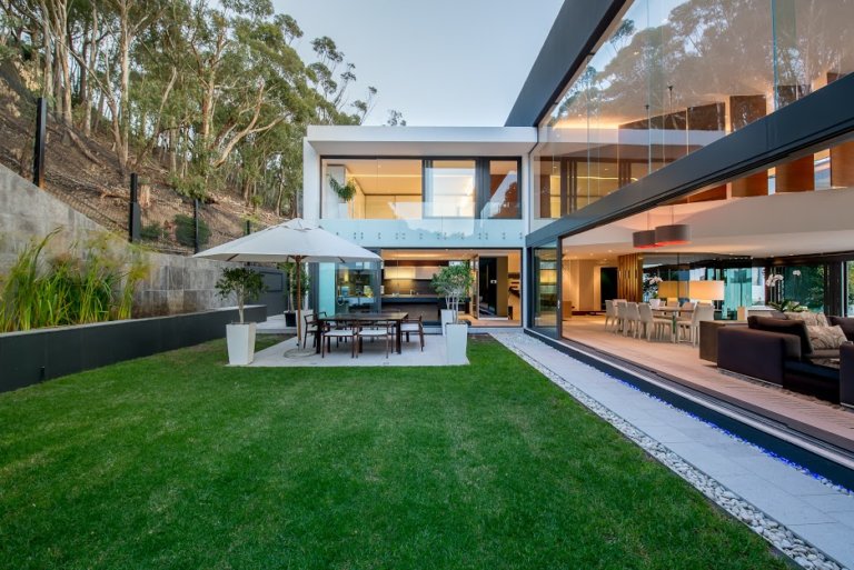 Elevated Luxury: Unveiling Nettleton Villa's Elegance in Clifton