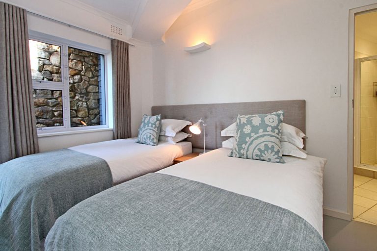 1821-Clifton-Beach-Bungalow-Cape-Town-twon-room