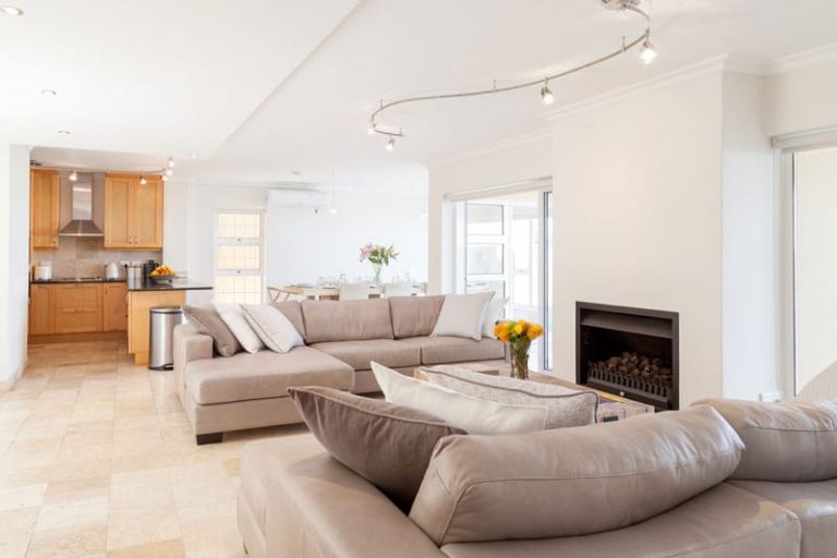 3878-camps-bay-accommodation-bay-vista