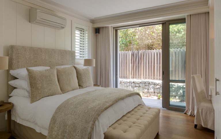 39-Clifton-Beach-BungalowNIVEN-Photography_N0A0596xFuse_SR-960x601_c
