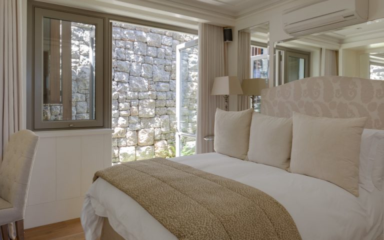 39-Clifton-Beach-BungalowNIVEN-Photography_N0A0645xFuse-Edit_SR-960x601_c