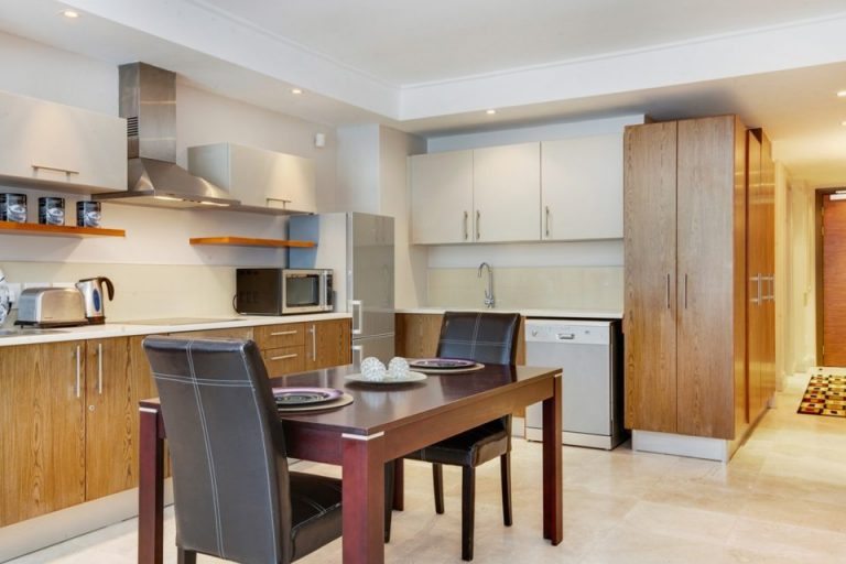 404-canal-quays-luxury-apartment-404-canal-quays-luxury-apartment-59067856-960x640-1