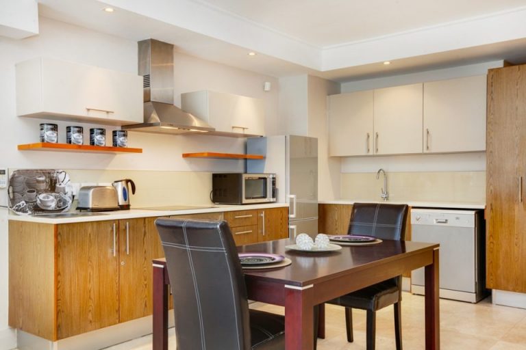 404-canal-quays-luxury-apartment-404-canal-quays-luxury-apartment-59067857-960x640-1