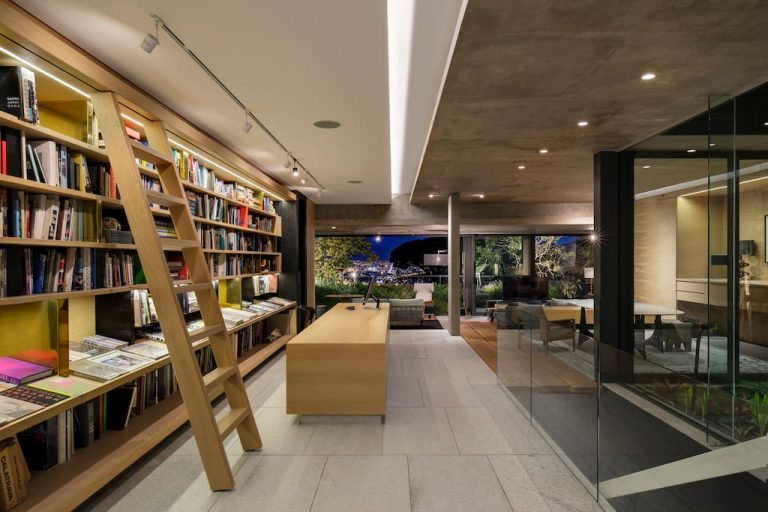4_bed_vacation_villa_-_higgovale_-_library