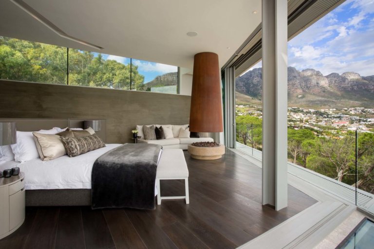 Bedroom at LuxusVilla in Clifton