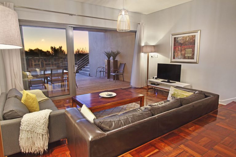 Belmondo-Villa-Camps-Bay-2nd-lounge