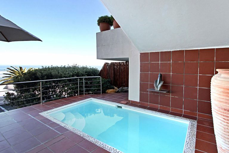 Camps-Bay-Terrace-Suite-1-bed-self-catering-apt-pool