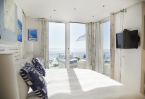 Clifton-3rd-beach-house-rental_Cape-Luxury-1024x695-1