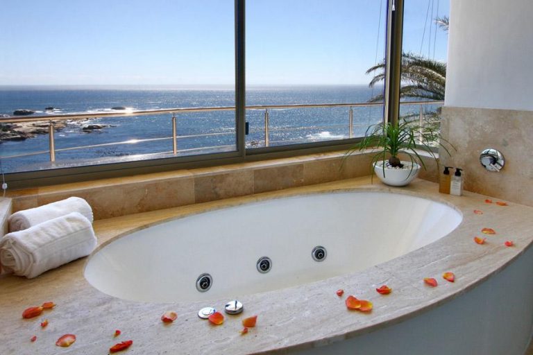 Dolce-vita-Camps-Bay-bathtube