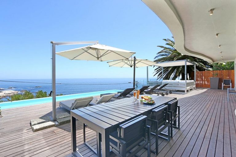 Dolce-vita-Camps-Bay-deck-and-pool