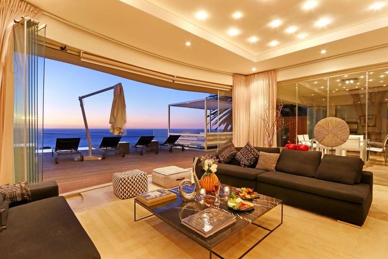 Dolce-vita-Camps-Bay-lounge