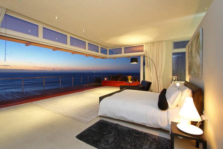 Dolce-vita-Camps-Bay-main-at-night