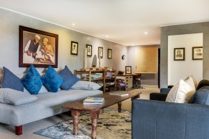 shady enclave on the slopes of Camps Bay||17 Geneva Middle is a luxury self-catering holiday apartment with 1 bedroom. Tucked away in a cool