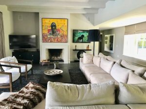 Lost Horizon -Villa in Constantia - living room with white sofas