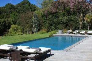 Lost Horizon -Villa in Constantia - pool overlooking the garden