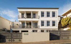 Luxury-villa-rental-cape-town-camps-bay-featured-cloud-house