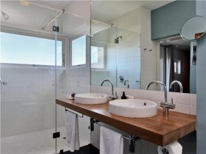 Picasso-Villa-Camps-Bay-bath-interior