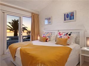Rontree-Reflections-Camps-Bay-bedroom-3