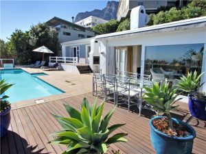 Rontree-Reflections-Camps-Bay-exterior-dining
