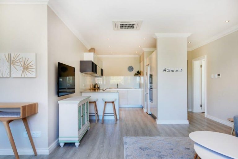 a-silvertide-a-silvertide-living-kitchen-area-50667711-960x640-1