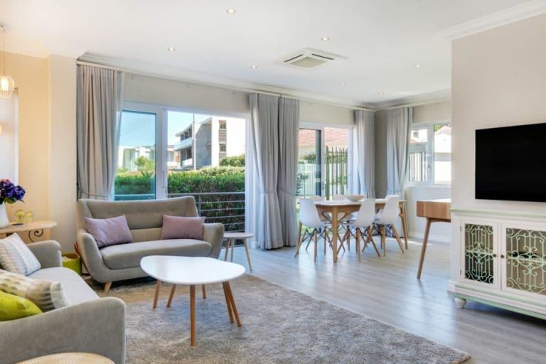 a-silvertide-a-silvertide-open-plane-living-space-50667707-960x640-1