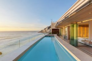 Elegant and spacious 3 bedroom Villa most famous luxury resorts in Cape Town. Visit here and experience hospitality like never before.||1 Atlantiqué