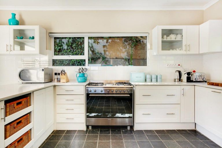 bakoven-blue-Villa-kitchen
