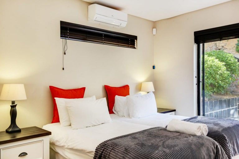 bakoven-blue-Villa-second-bedroom