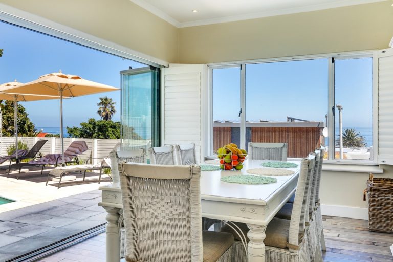 barbados-Camps-Bay-Villa-dining-table-