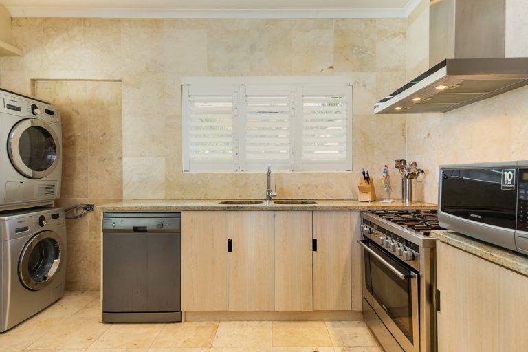 barbados-Camps-Bay-Villa-kitchen