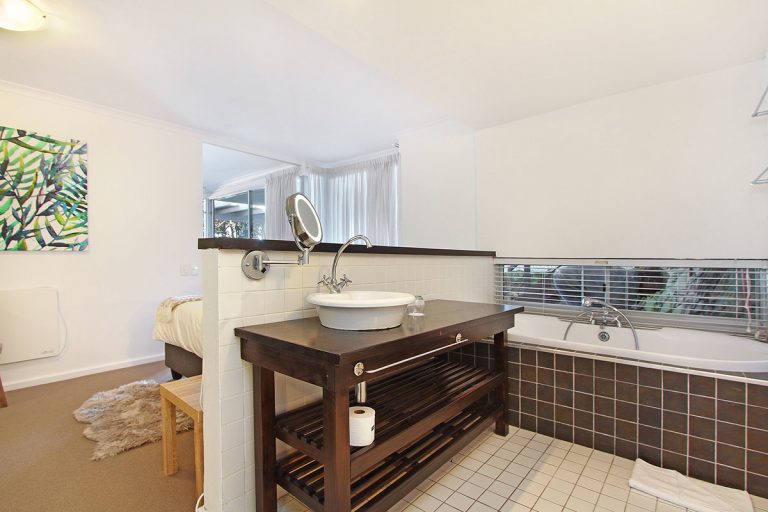 bathroom-glen-beach-vista-lh-15