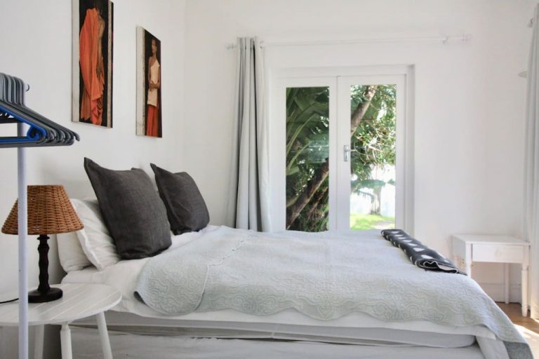 camps_bay_holiday_house__sleeps_3__bedroom_2