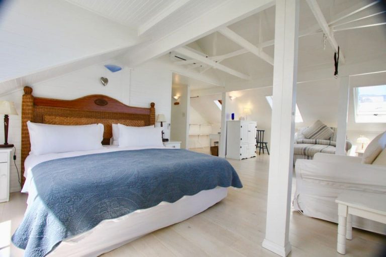 camps_bay_holiday_house__sleeps_3__main_bedroom