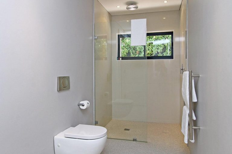 casablanca-casablanca-second-bedroom-en-suite-bathroom-3758