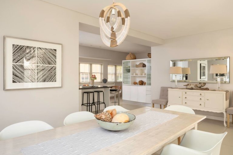 cloud house _luxury family home in Camps Bay _dining area