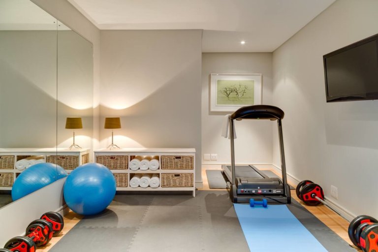 cloud house _luxury family home in Camps Bay gym