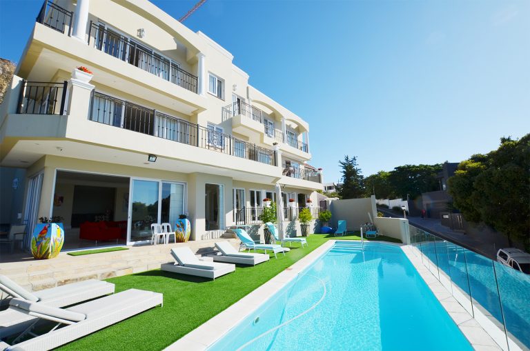 front-house-view-villa-stanleon