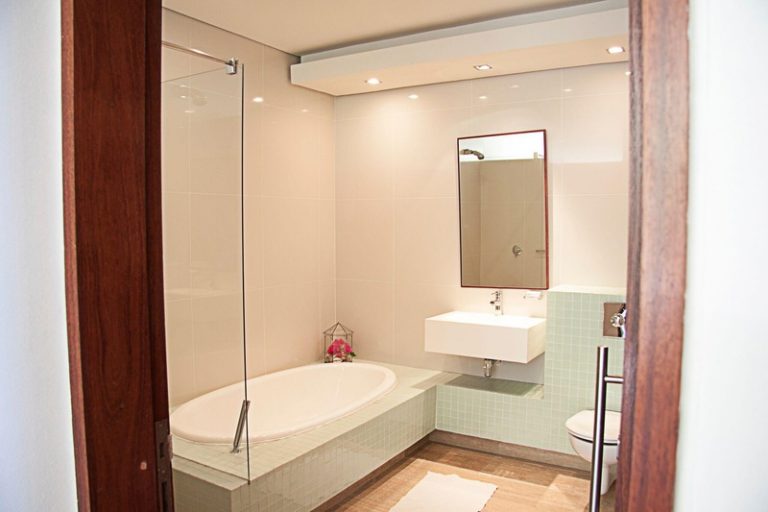 glen_beach_1_bathroom