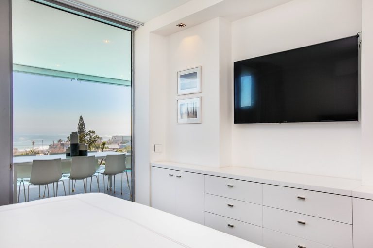habrok-4_bed_villa__camps_bay-_bedroom_2
